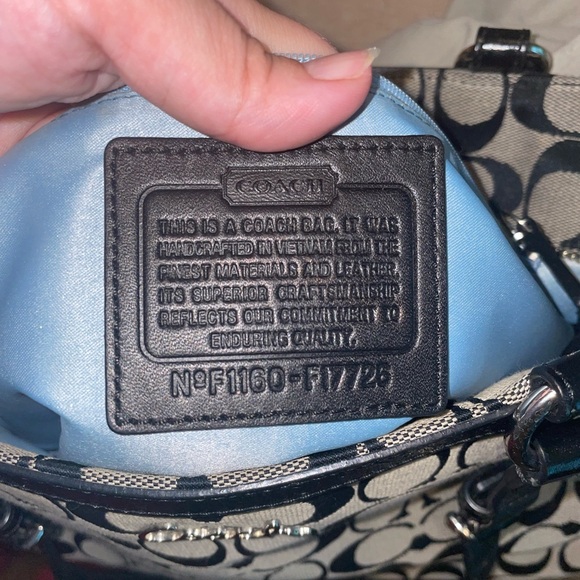 Authentic coach Stylish Black and Tan Women's Bag - Picture 5 of 12